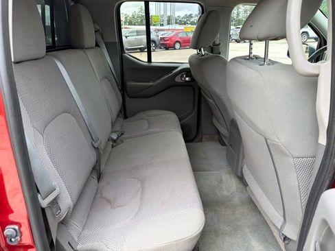 Used 2018 Nissan Frontier SV w/ Value Truck Package AWD/4WD image 13