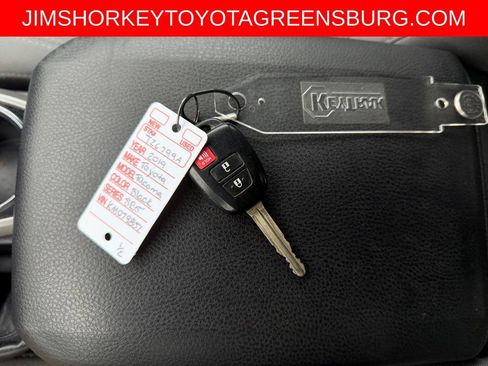 Used 2019 Toyota Tacoma SR5 AWD/4WD image 32