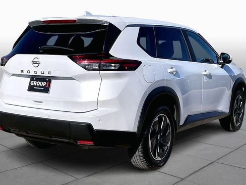 Used 2025 Nissan Rogue SV image 11