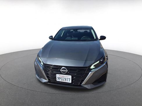 Used 2025 Nissan Altima 2.5 SV image 2