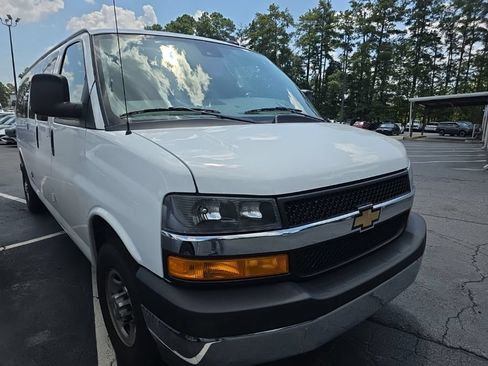 Used 2025 Chevrolet Express 3500 LT w/ LT Preferred Equipment Group RWD image 2