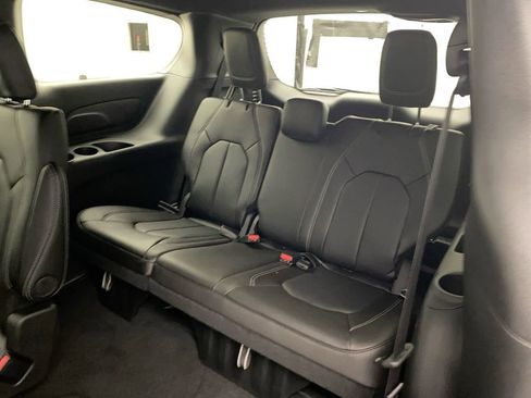 New 2026 Chrysler Pacifica Select image 22