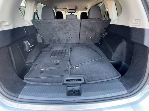Used 2025 Nissan Rogue SV FWD image 28