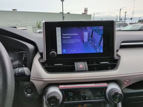 Used 2025 Toyota RAV4 XLE FWD image 19