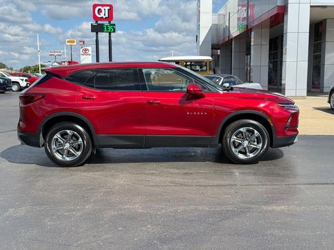 Used 2025 Chevrolet Blazer LT image 2