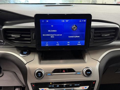 Used 2022 Ford Explorer XLT image 17