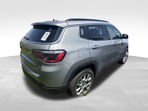 Used 2022 Jeep Compass Latitude AWD/4WD image 2