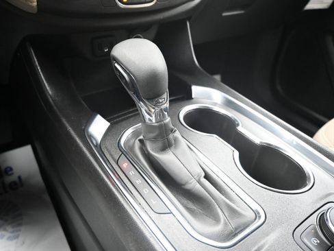 Used 2023 Chevrolet Traverse LS FWD image 19