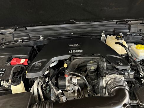 Used 2021 Jeep Wrangler Unlimited Sport image 24