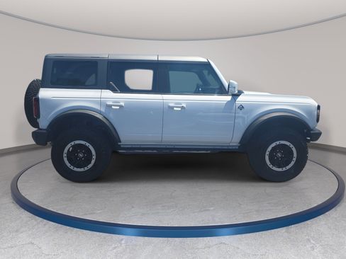 Used 2023 Ford Bronco Outer Banks w/ Sasquatch Package AWD/4WD image 4