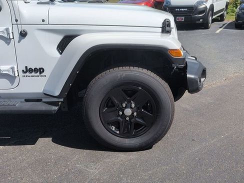 Used 2023 Jeep Gladiator Sport AWD/4WD image 9