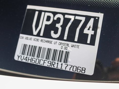 Used 2024 Volvo XC90 T8 Ultimate w/ Protection Package Premier AWD/4WD image 32