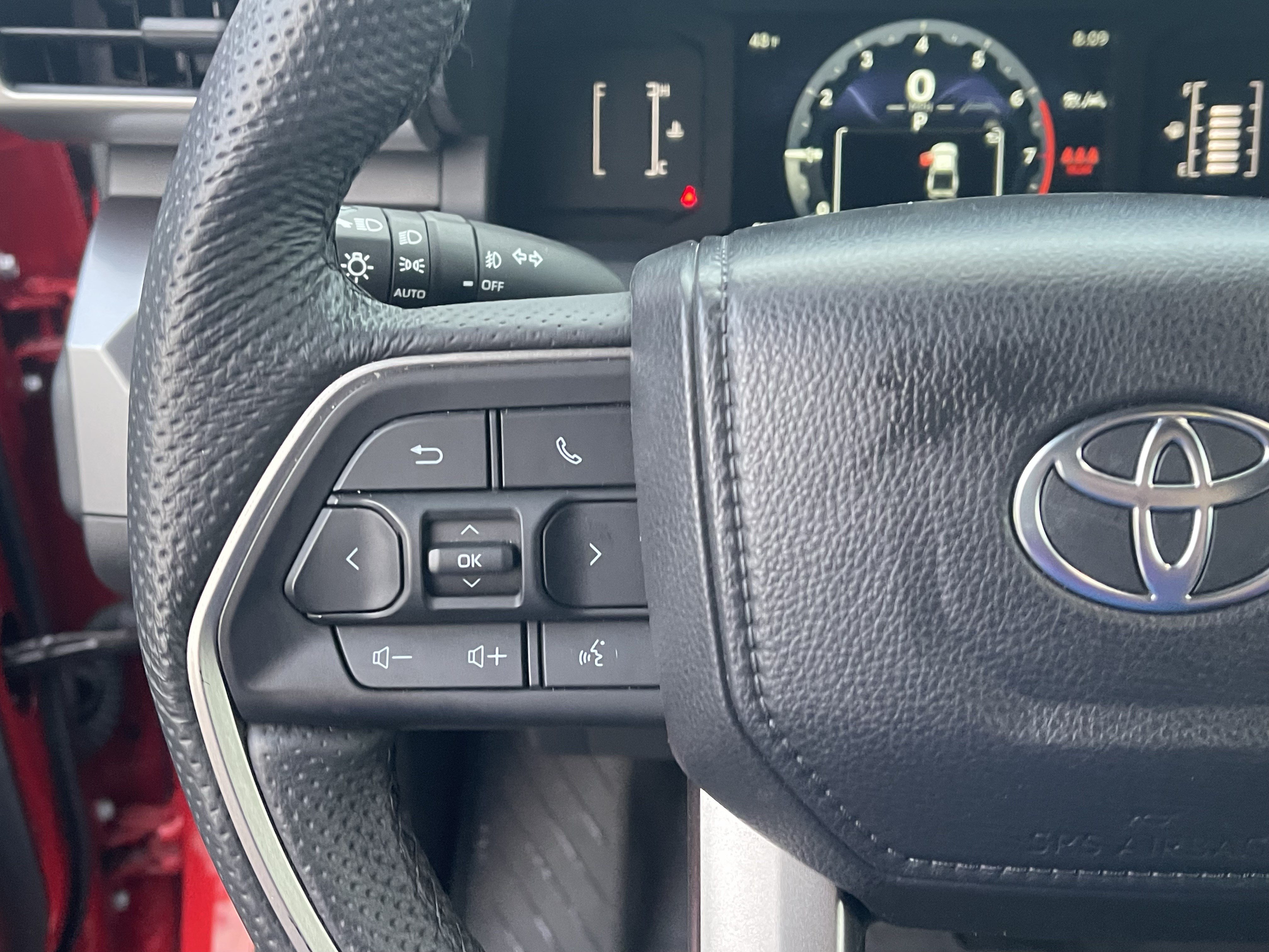 Used 2025 Toyota Tacoma SR5 AWD/4WD image 21