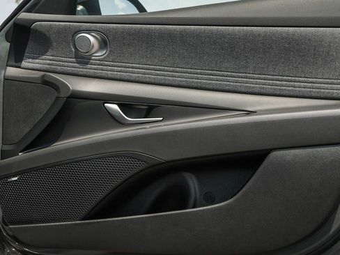 New 2026 Hyundai Elantra Limited FWD image 8