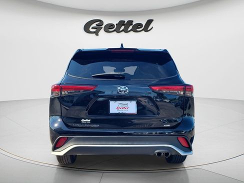 Used 2022 Toyota Highlander XSE FWD image 6