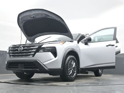 Certified 2025 Nissan Rogue S image 40