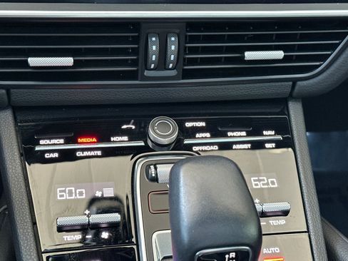 Certified 2023 Porsche Cayenne Coupe AWD/4WD image 21