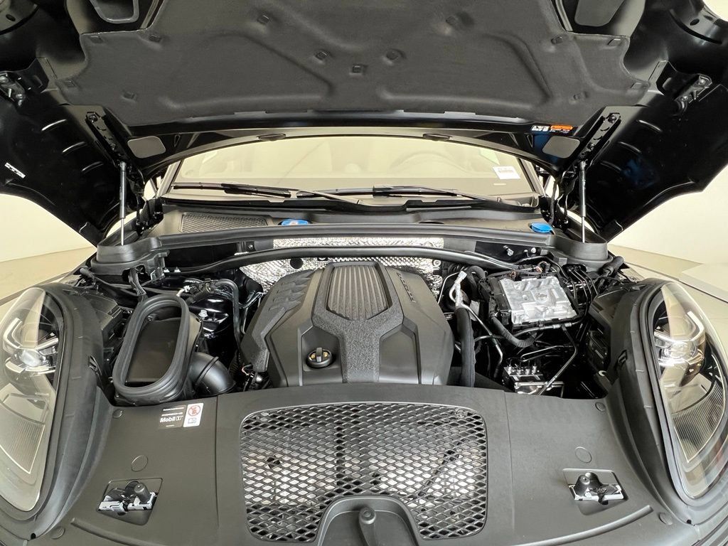 Used 2026 Porsche Macan AWD/4WD image 26