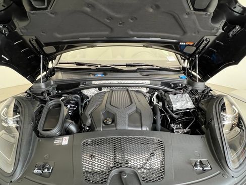 Used 2026 Porsche Macan AWD/4WD image 26