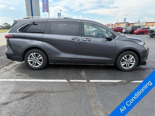 Used 2025 Toyota Sienna Limited AWD/4WD image 7