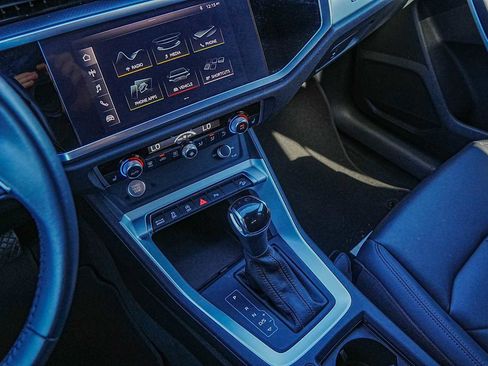 Used 2020 Audi Q3 2.0T Premium image 18