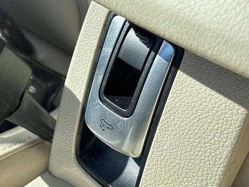 Used 2009 Volkswagen Eos Lux image 35