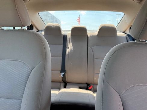 Used 2019 Hyundai Elantra SE FWD image 21