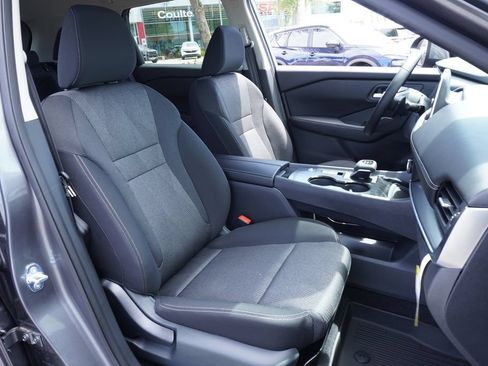 Certified 2026 Nissan Rogue SV FWD image 12