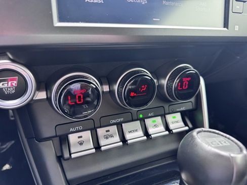 Used 2024 Toyota GR86 Premium image 21