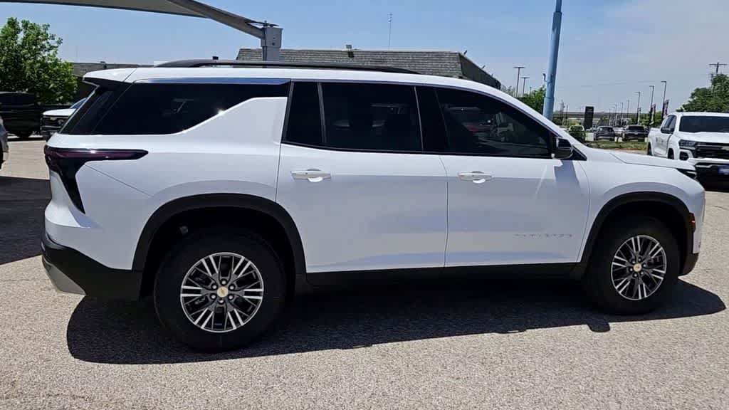 Used 2025 Chevrolet Traverse LT FWD image 8