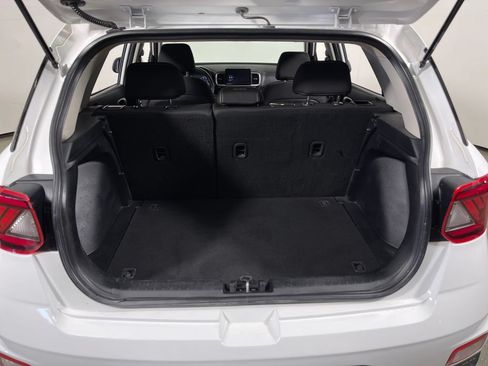 Used 2021 Hyundai Venue SEL w/ Premium Package FWD image 10