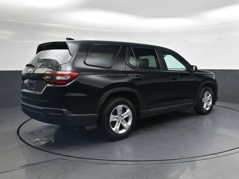 Used 2023 Honda Pilot LX image 4