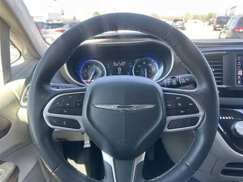 Used 2022 Chrysler Voyager LX image 34