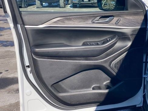 Certified 2024 Jeep Grand Cherokee L Limited w/ Luxury Tech Group II image 26