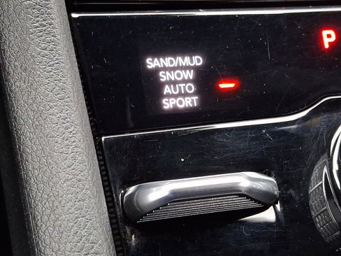 Used 2024 Jeep Grand Cherokee Limited w/ Black Appearance Package image 31