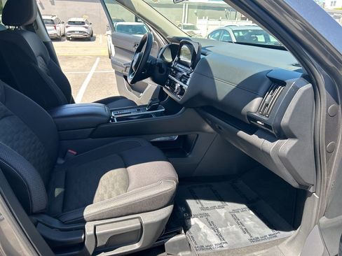 Used 2025 Nissan Pathfinder SV FWD image 25
