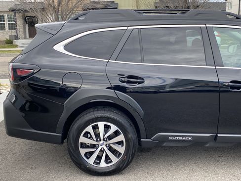 Used 2025 Subaru Outback Premium image 6