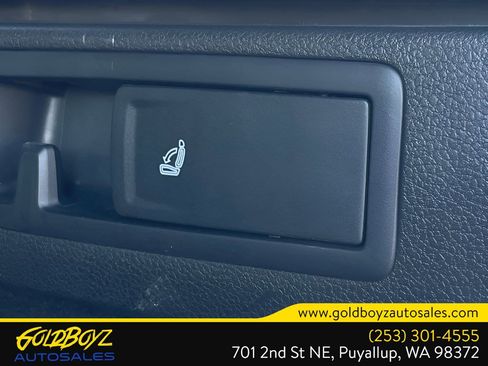 Used 2017 Volkswagen Golf SE image 33