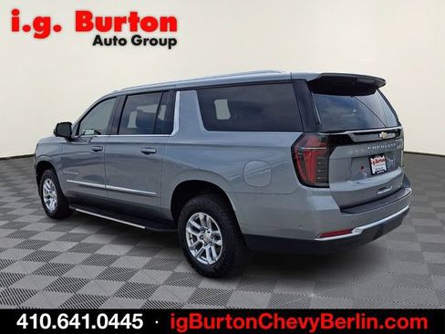 Certified 2025 Chevrolet Suburban LT AWD/4WD image 4