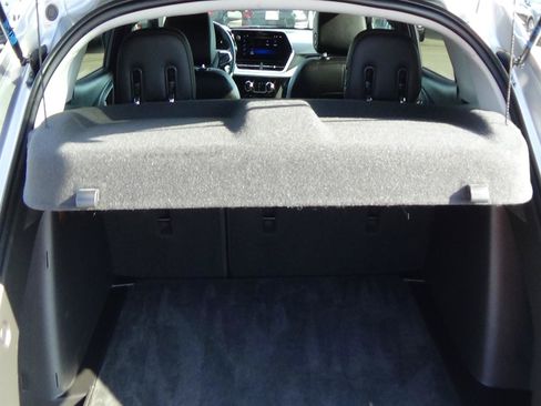 Used 2025 Chevrolet Trax LT w/ LT Convenience Package FWD image 12