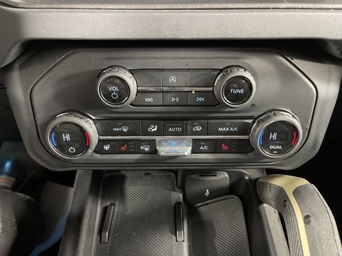 Used 2025 Ford Bronco Badlands image 24