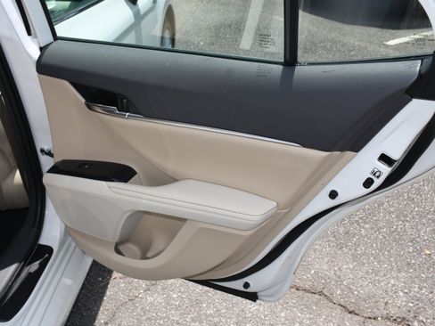 Used 2019 Toyota Camry XLE FWD image 19
