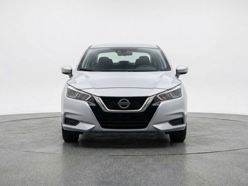 Used 2025 Nissan Versa SV image 2