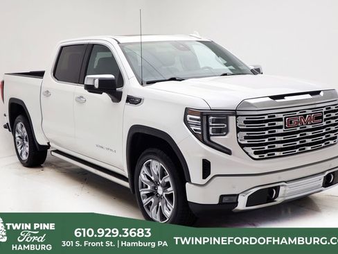 Used 2022 GMC Sierra 1500 Denali w/ Denali Reserve Package AWD/4WD image 1