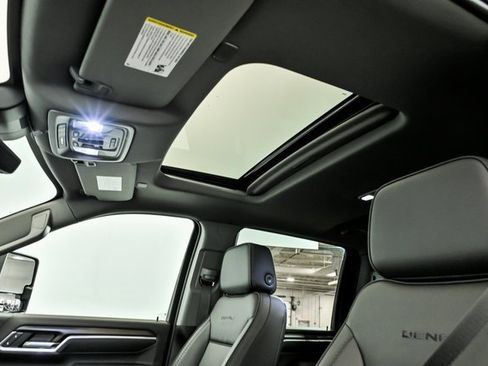 New 2026 GMC Sierra 2500 Denali w/ Denali Reserve Package image 9