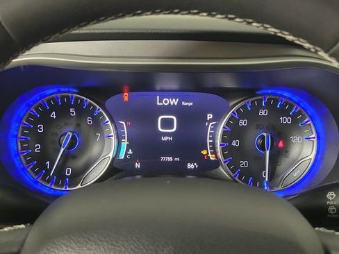 Used 2023 Chrysler Pacifica Touring-L FWD image 27