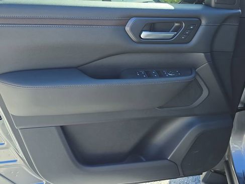 New 2026 Nissan Armada SL w/ Captain's Chari Seat Package image 21