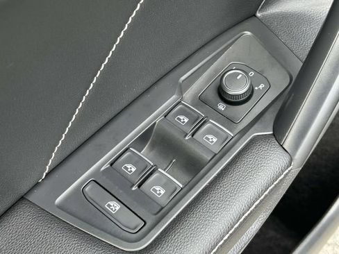 Used 2022 Volkswagen Tiguan SE R-Line FWD image 13
