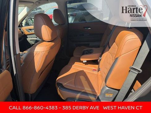 Certified 2025 Nissan Pathfinder Platinum w/ Cargo Package AWD/4WD image 17