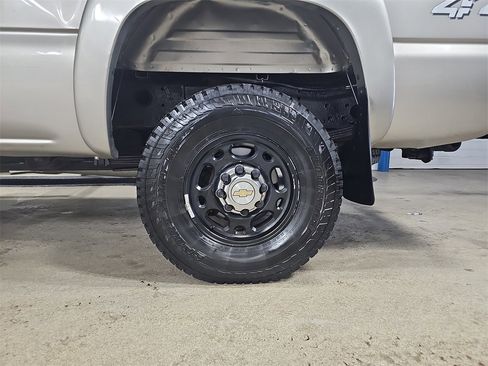 Used 2003 Chevrolet Silverado 2500 LS image 36